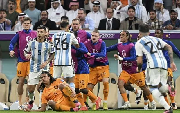 FİFA Niderland - Argentina matçı ilə bağlı araşdırmaya başladı 