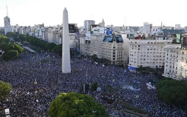 Argentina finala çıxdı, insanlar küçələrə axışdı - VİDEO 