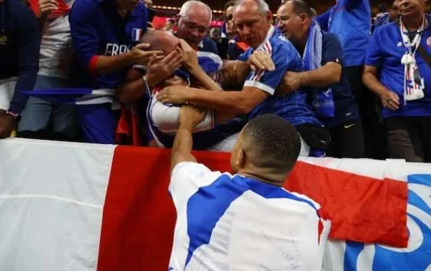 Mbappe fransalı azarkeşi topla nakauta göndərdi 