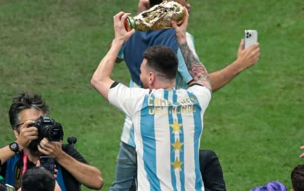 "Ömrümdə gördüyüm ən böyük futbolçu Messidir" 