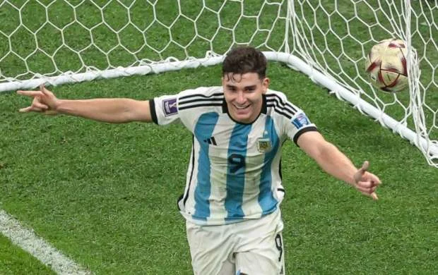 Məşhur veteran Alvaresi Mbappe və Holanddan üstün sayır 