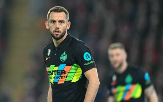 Niderlandlı futbolçu İtaliyanı tərk edəcək 