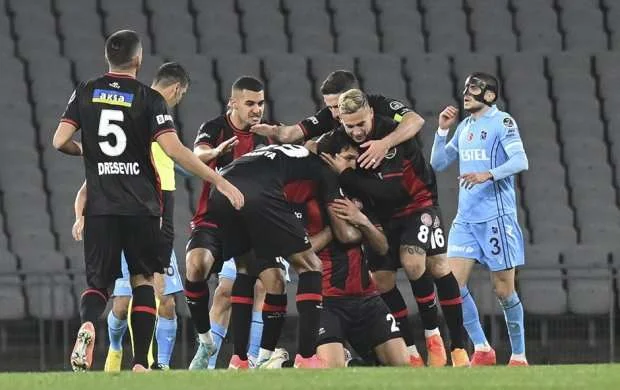 Türkiyə Super Liqası: Çempion səfərdə 4 qola üzüldü 
