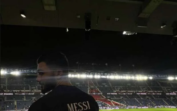 Musa Qurbanlı Parisə getdi - FOTO 