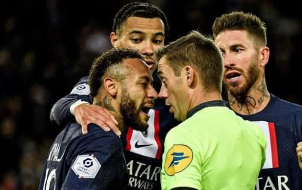 Neymar antirekorda imza atdı 