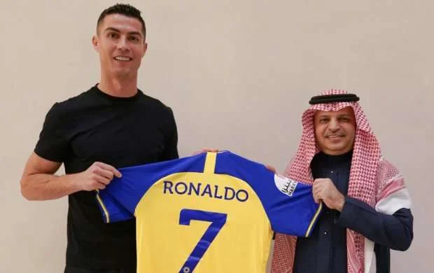 Ronaldu rəsmən Səudiyyə Ərəbistanı klubunda! 