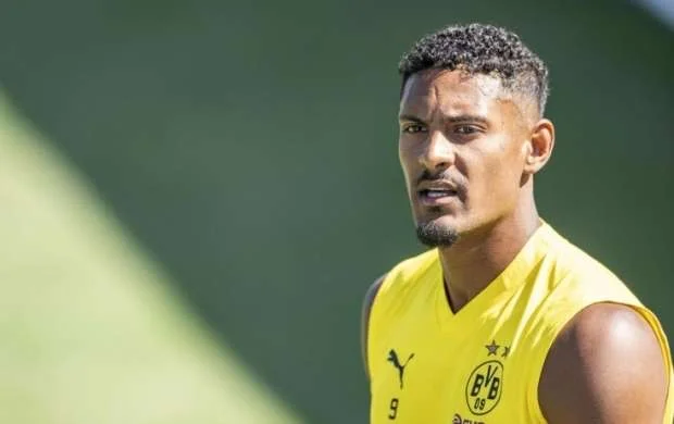 Xərçəngdən əziyyət çəkən futbolçu qayıtdığını bəyan etdi 