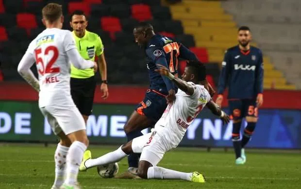 “Başakşəhər” xal itirdi, “Trabzonspor” darmadağına sevindi 