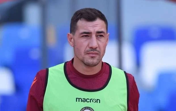 İki ölkənin millisində oynayan futbolçu klubunu dəyişdi 