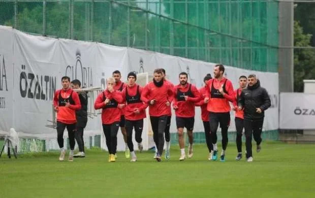 "Neftçi" Polşa təmsilçisinə qarşı 
