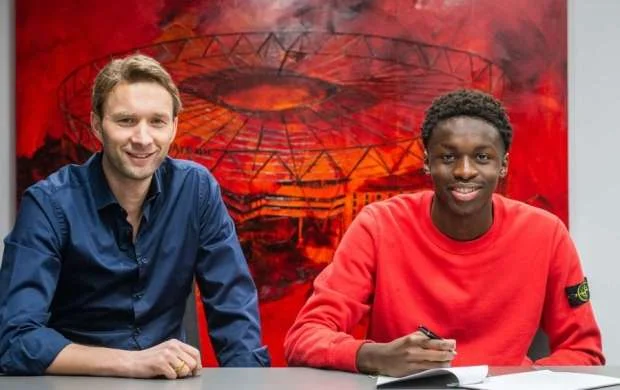 Bundesliqa klubunda bir ayılıq, bir yeni futbolçu 