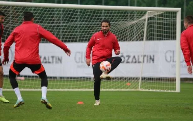 “Bir-birimizi daha yaxşı tanımağa başlayırıq” - “Neftçi”nin legioneri 