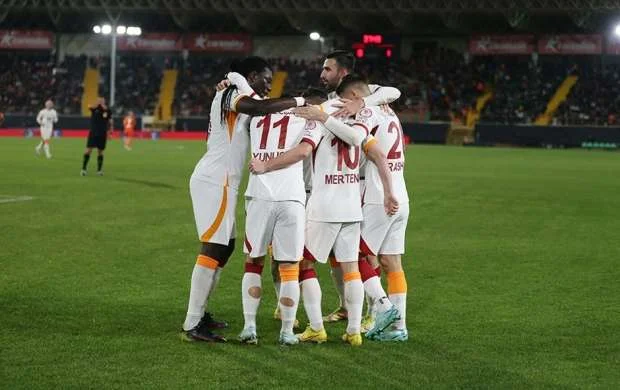 “Qalatasaray” çətin qələbə ilə 1/4 finala yüksəldi 
