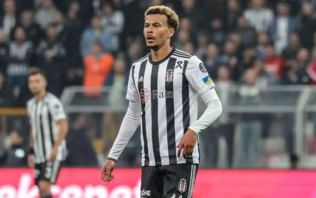 "Beşiktaş"ın baş məşqçisi futbolçusundan şikayətləndi: "O, bunu edə bilmir"  