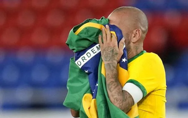 Dani Alves həbs olundu, klubu müqaviləni pozdu 