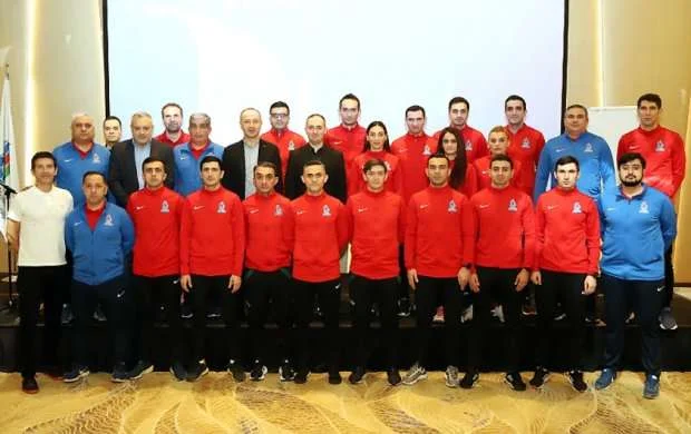 FIFA referilərinə emblemlər təqdim olundu - FOTOLAR 