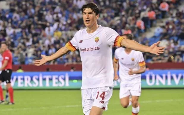 Bundesliqa klubu "Roma"nın hücumçusuna gözünü dikib 