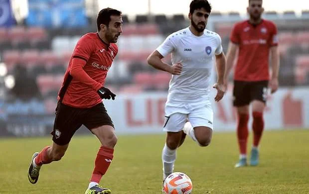Muradov “100”ə çatdı 