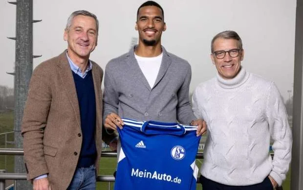 Alman futbolçu Bundesliqada klubunu dəyişdi 