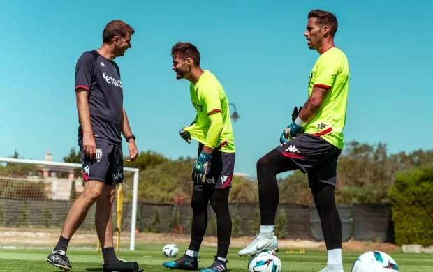 “Monako” iki futbolçusu ilə vidalaşdı 