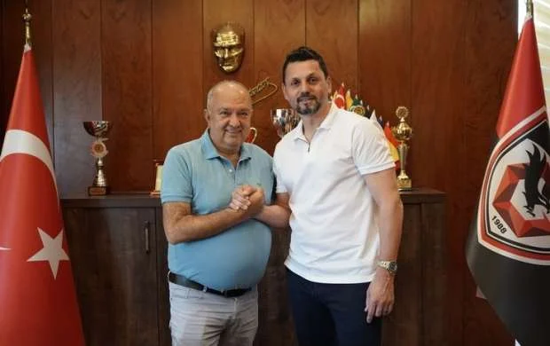 Günün transfer xəbərləri: Türkiyə klubu baş məşqçisini yolladı 