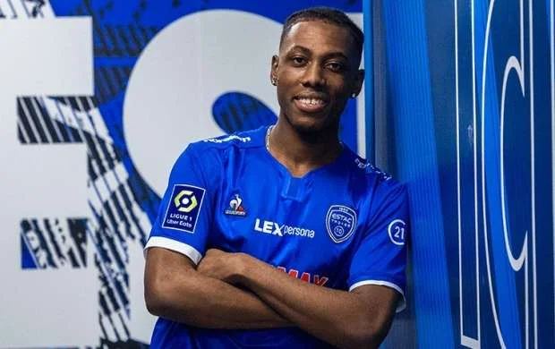 Fransa klubunda bir ayrılıq, bir yeni futbolçu 