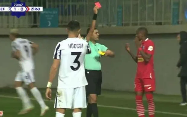 Referi Geryeni qaydaları pozaraq qovub - Belə epizodlarda VAR-a baxmaq yasaqdır! 