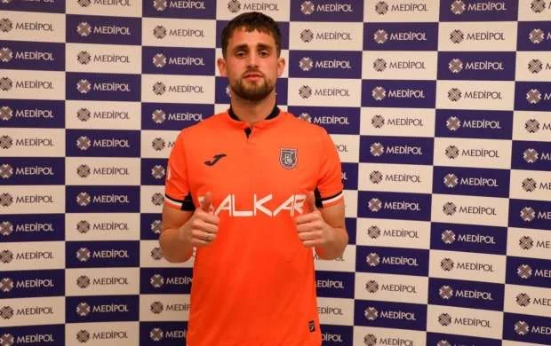 “Başakşəhər”də bir ayrılıq, iki yeni futbolçu 