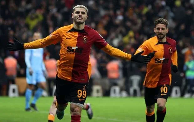 Okan Buruklu “Qalatasaray”dan yeni rekordlar 