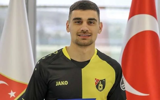 Türkiyə klubunda bir ayrılıq, bir yeni futbolçu 