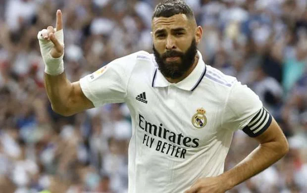 "Real Madrid" Benzema ilə müqaviləni yenilədi 