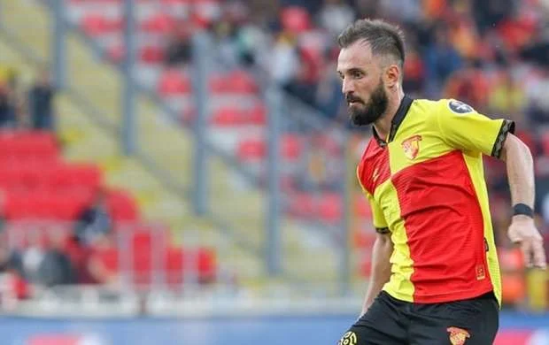 Ötən ay İspaniya klubu ilə müqavilə bağlayan türk futbolçu karyerasını bitirdi 