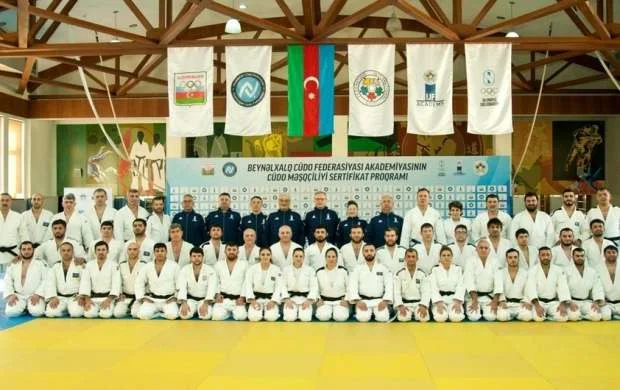 IJF Akademiyasının proqramında iştirak edən məşqçilərə sertifikatlar təqdim olundu 