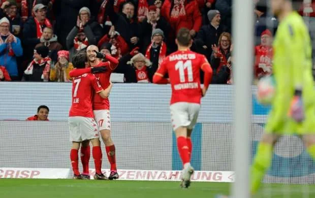 Bundesliqa: “Borussiya” darmadağına üzüldü 
