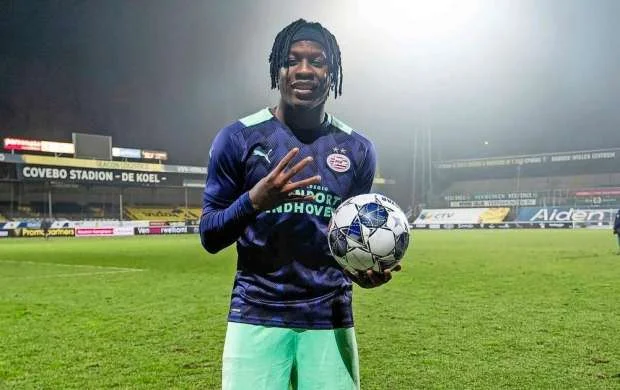 PSV-də yeni müqavilə 