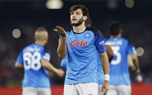 "Napoli" Xviçanın maaşını artırır - Gürcü bu qədər qazanacaq 