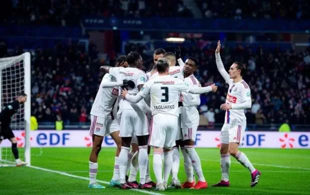 İlk yarımfinalçı bəlli oldu 