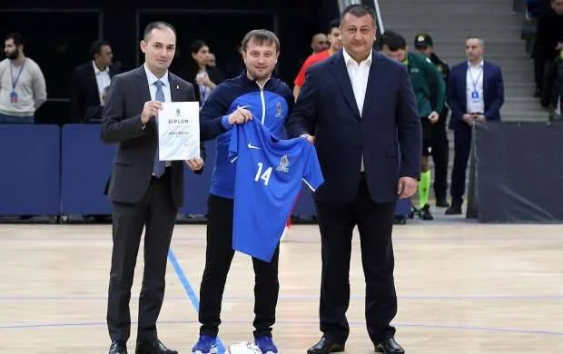 Millimizin sabiq üzvünə forma hədiyyə olundu 