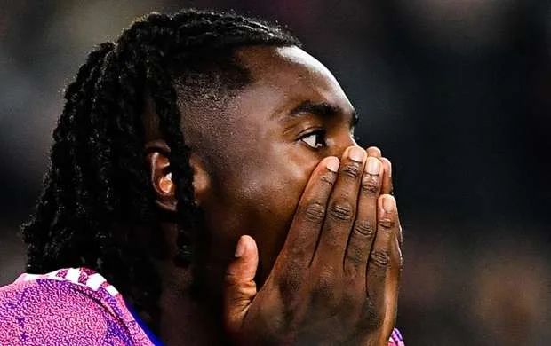 40 saniyəyə qırmızı vərəqə alan futbolçunun cəzası açıqlandı 