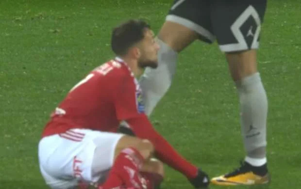 Mbappe rəqib futbolçunu təpiklə vurub - FOTOFAKT 