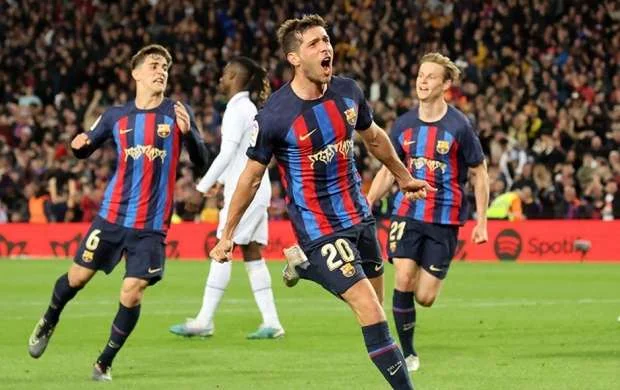 La Liqa: “Barselona” “Real”ı xalsız yola saldı 