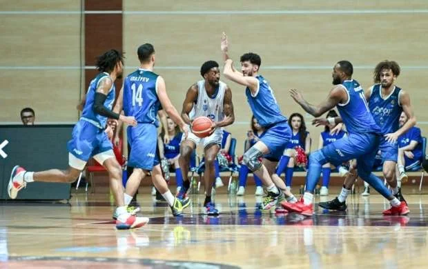 “AAAF Xırdalan” çempionatın liderini büdrətdi 