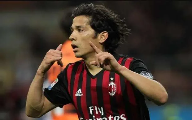 "Milan"ın sabiq futbolçusu karyerasını başa vurdu 