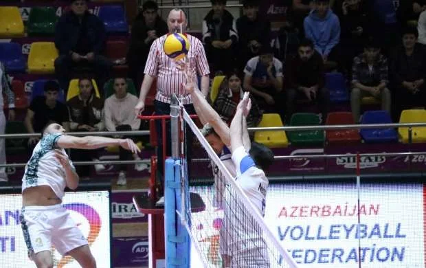 “Murov”la “Xarı Bülbül”dən ilk oyunda qələbə 