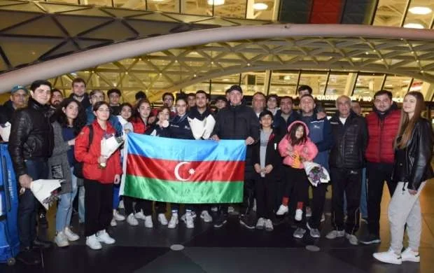 Dünya ikincisi qılıncoynadanımız Bakıya qayıtdı 