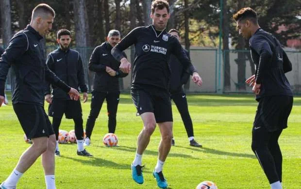 “Neftçi”nin zədəli futbolçusu sıraya döndü 