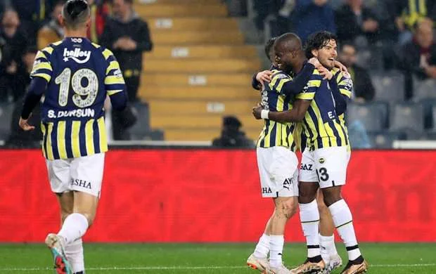 “Fənərbağça” yarımfinala darmadağınla yüksəldi 
