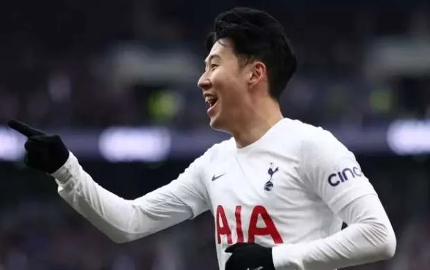 Koreyalı futbolçu İPL-in tarixinə düşdü 