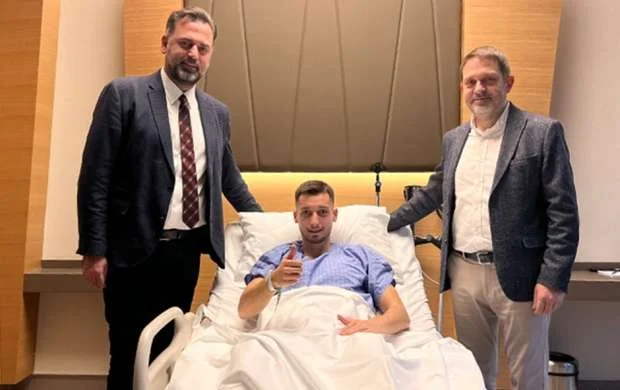 “Beşiktaş”ın futbolçusu əməliyyat olundu 