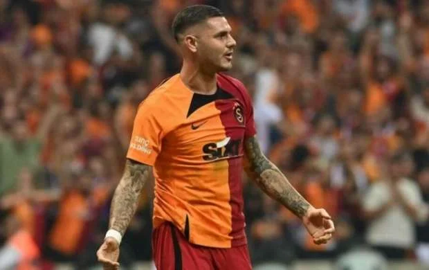 İkardi İtaliyaya qayıdır - Dörd müştərisi var 